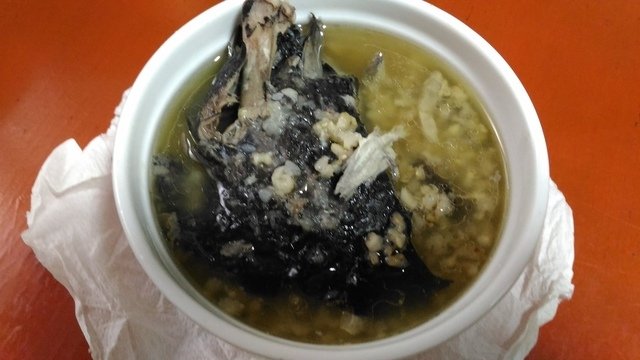 P_20200709_173611.jpg - 1090709-烏骨糙米蔘雞湯~