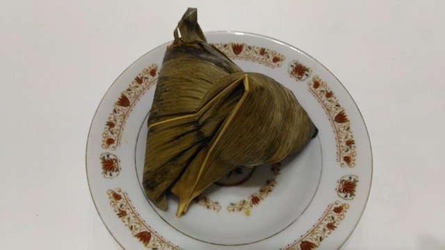 P_20200624_111831.jpg - 1090624-四姊同事包的素肉粽~