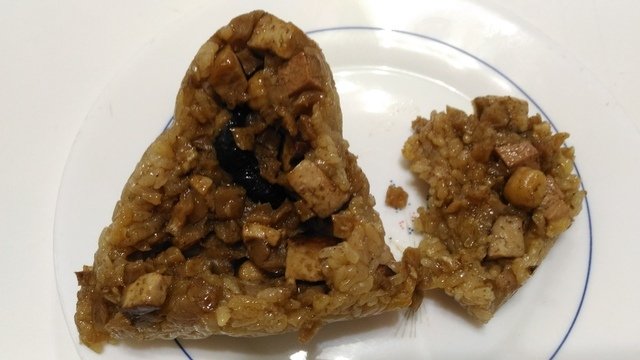 P_20200624_111955.jpg - 1090624-四姊同事包的素肉粽~