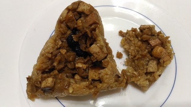 P_20200624_112006.jpg - 1090624-四姊同事包的素肉粽~