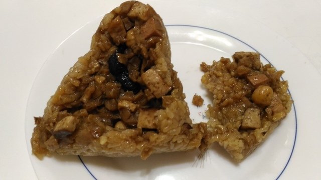 P_20200624_112012.jpg - 1090624-四姊同事包的素肉粽~