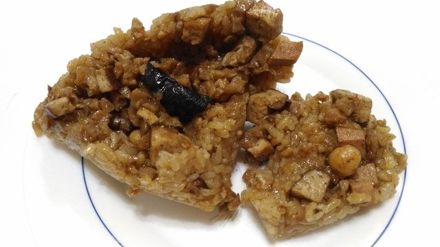 P_20200624_112032.jpg - 1090624-四姊同事包的素肉粽~