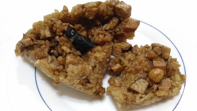 P_20200624_112040.jpg - 1090624-四姊同事包的素肉粽~