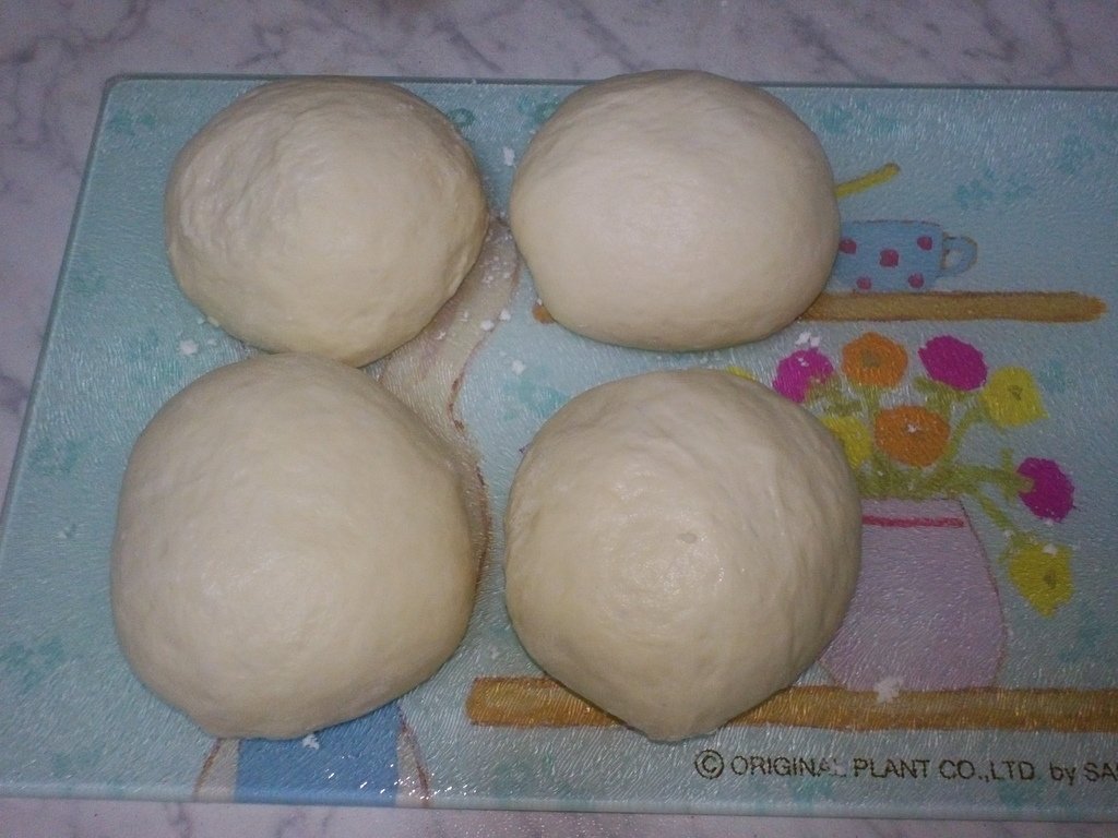4.JPG - 1070425-香蒜肉鬆麵包~~