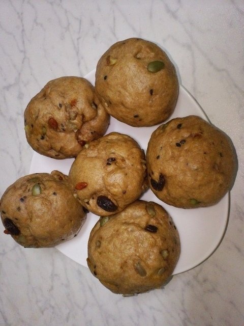 3.JPG - 1070124-隨興的全麥黑糖堅果饅頭~~