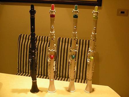 clarineo(兒童單簧管)四種顏色背面照