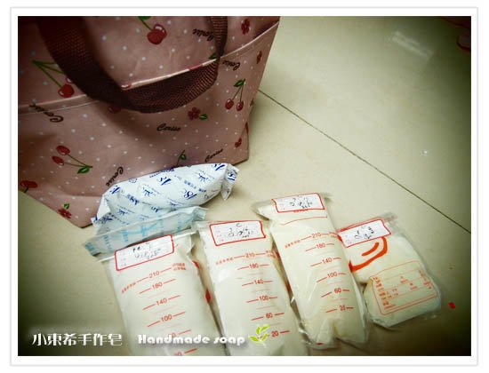 母乳含袋總重約:800g