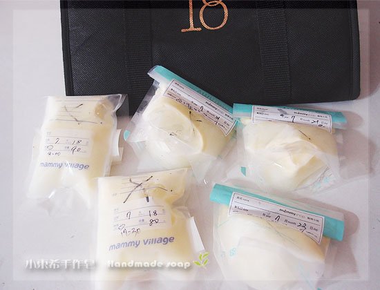 母乳含袋總重約:428G