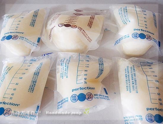 母乳含袋總重約:805g