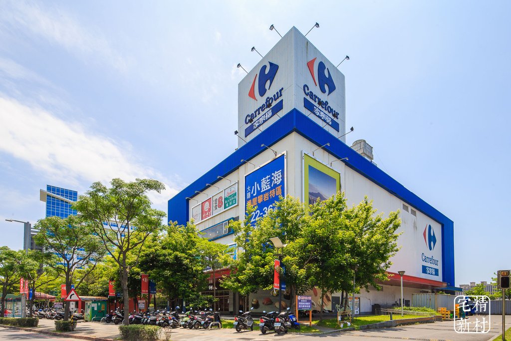 家樂福淡新店.JPG