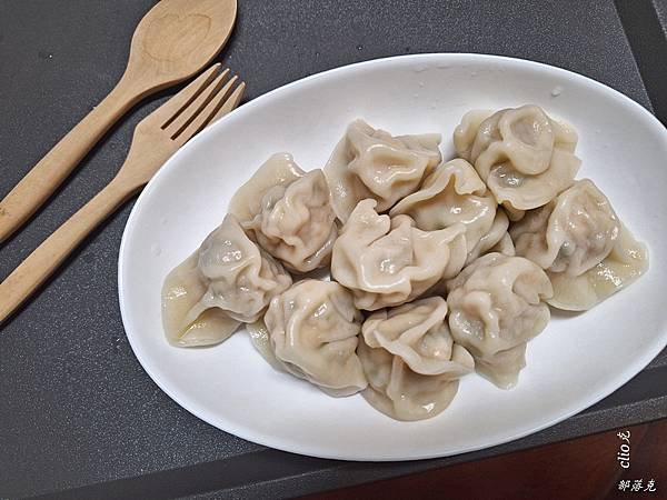 強餃子手工水餃皮薄餡多滋味美，冰箱必備冷凍水餃（活跳鮮蝦／黃