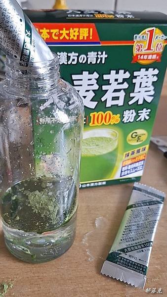 日本山本漢方大麥若葉青汁和薏仁茶，是無咖啡因又好喝的養生茶喔