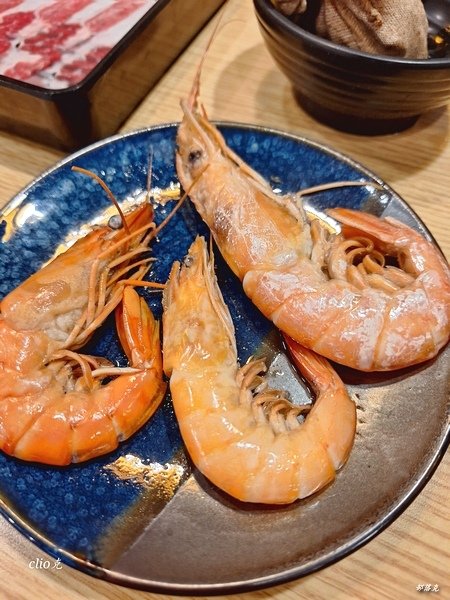 山崎昆布鍋物滿滿的肉品、海鮮和蔬食，小克的火鍋首選（桃園火鍋