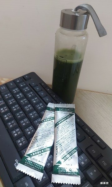 全家新上市山本漢方大麥若葉青汁一杯讓你輕暢纖，全家也能買