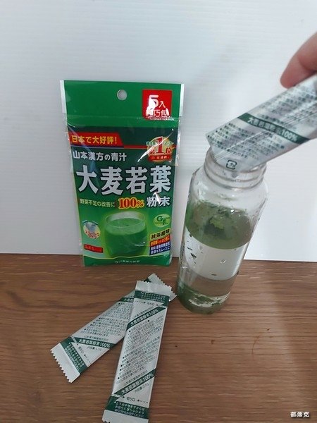 全家新上市山本漢方大麥若葉青汁一杯讓你輕暢纖，全家也能買