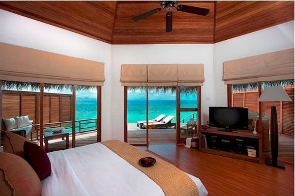 blue-water-bedroom-view.jpg