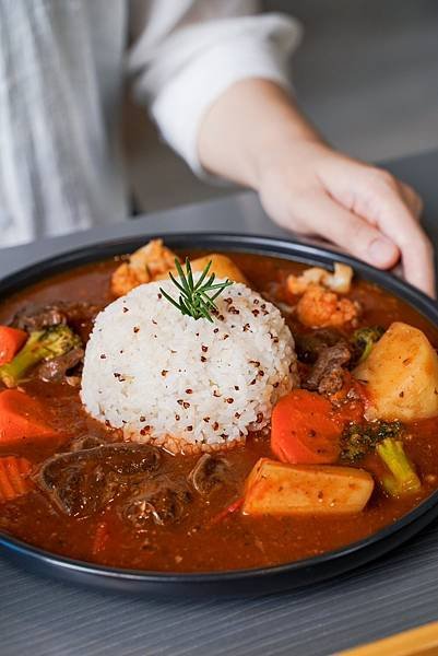 【桃園美食】有溫度的餐點、孩子們的笑容，『陪你走一段路』，舒