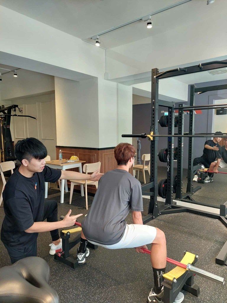 宣教練dcard -台中健身教練.女性友善健身房，帥氣潮男美