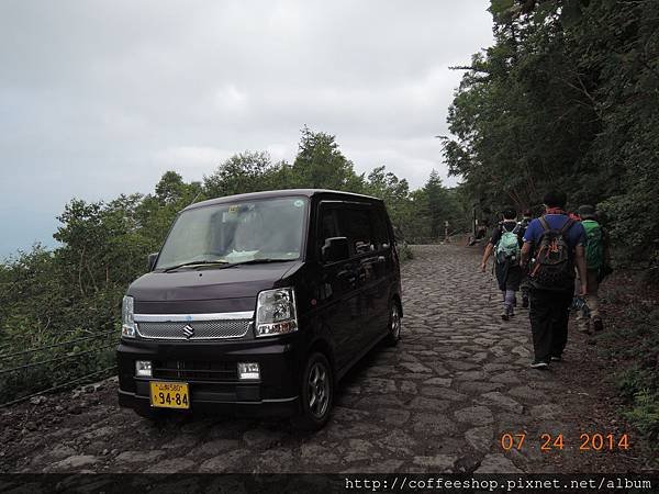 0504-008-01可以讓車輛雙向通行滴山道...可以想像她有多寬嚕吧!!