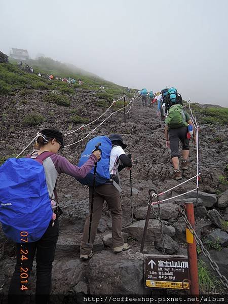 0506-008看看他們滴背後.又忍不住看看自己滴背後...真中一片大哉問!!.JPG