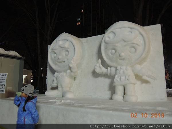 025口愛滴妹子跟口愛滴雪像.JPG