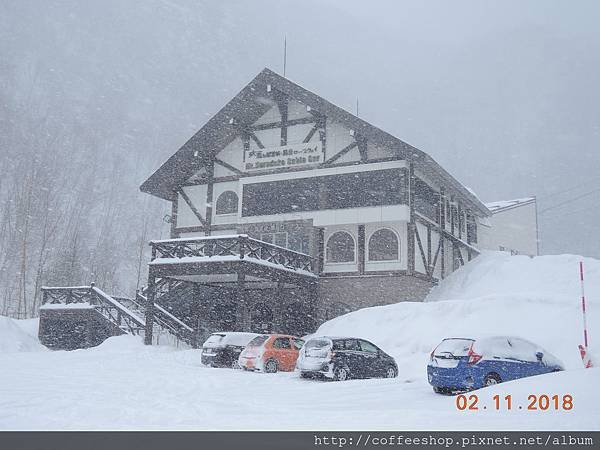 024這大雪....實在不知當初哪來滴勇氣這樣走上山.JPG