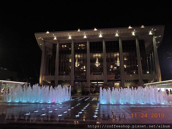 023第一棟名為%5C%5CDorothy Chandler Pavilion 桃樂絲錢德勒大廳%5C%5C此地以歌劇演粗為主.JPG