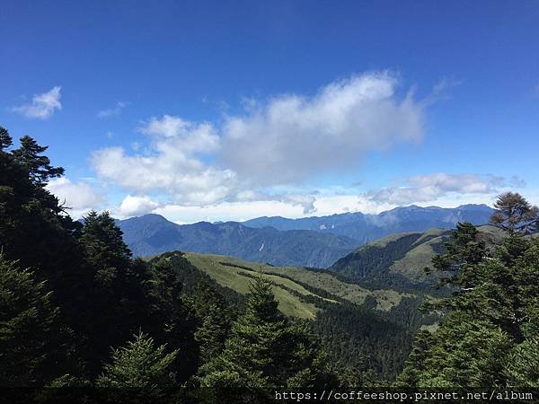 040從廁所後方遠眺周圍群山.JPG