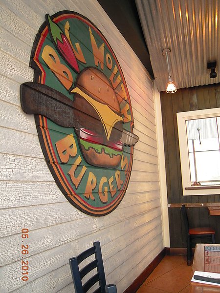 011在美式餐廳吃飯必備之-大漢堡.JPG