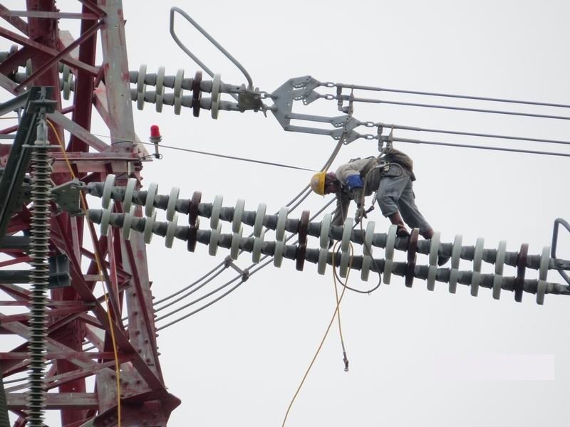 Insulator cleaning-1.JPG