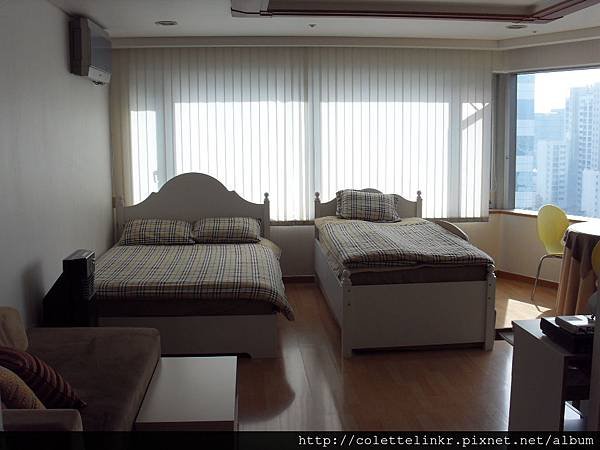 5 persons family room1 