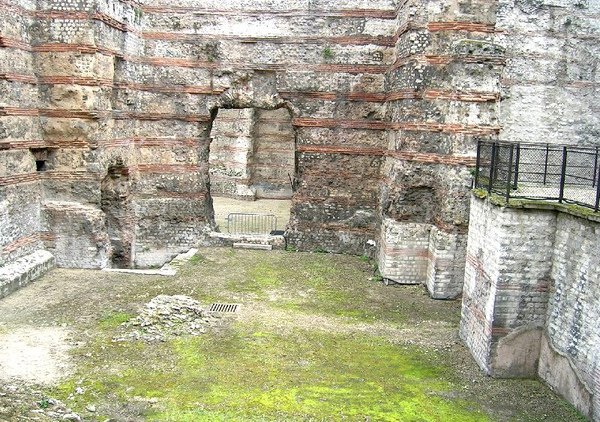 Thermes-de-Cluny-caldarium.jpg