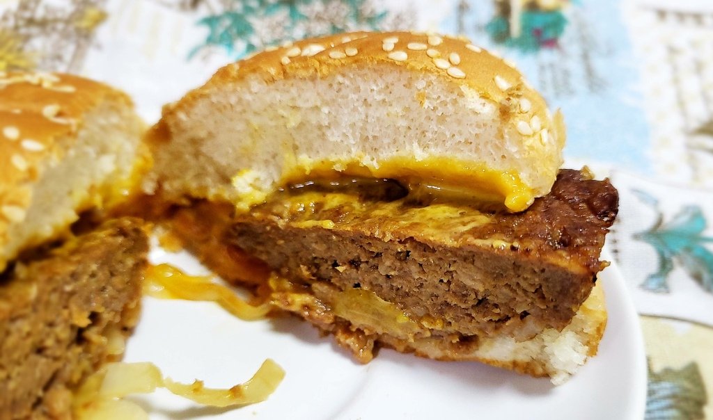 全家鮮乳坊白醬蕈菇蛋堡長榮航空泰式瑪莎曼咖哩牛肉飯長榮航空日式咖哩漢堡排堡馬來貘蜜桃乳酸泡芙咖椰脆皮泡芙9.jpg