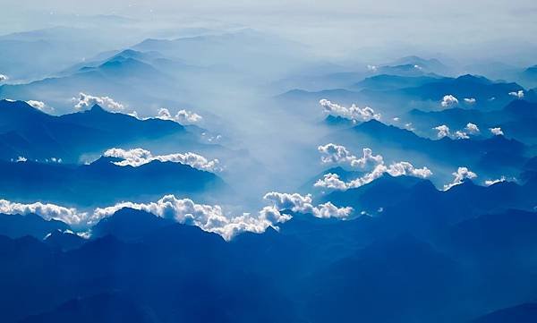 mountains-1985027_1920.jpg