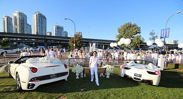 dinner-en-blanc010.JPG