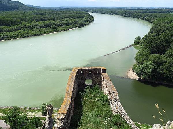 Devin Castle c1.JPG