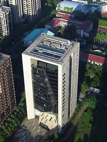 Xinyi e3.JPG