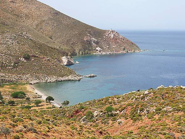 希臘跳島(五十七)‧蒂洛斯島(中)‧小村和萊斯拉海灘(Til