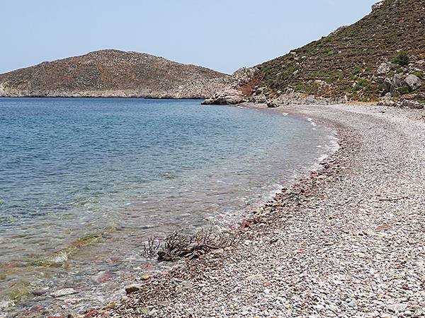 希臘跳島(五十七)‧蒂洛斯島(中)‧小村和萊斯拉海灘(Til