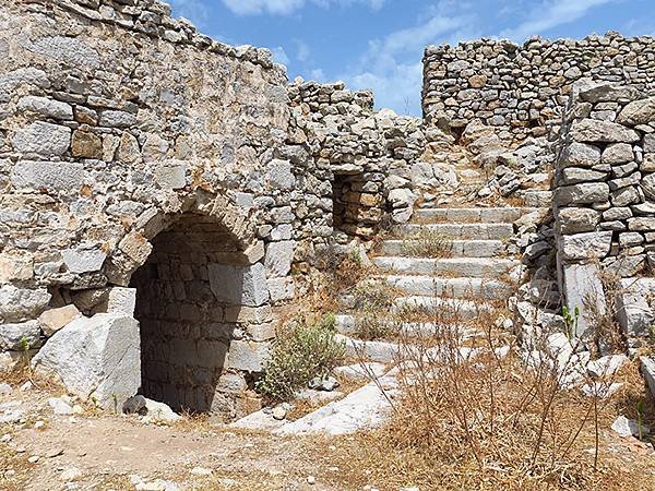 希臘跳島(五十八)‧蒂洛斯島(下)‧大村和城堡(Tilos 