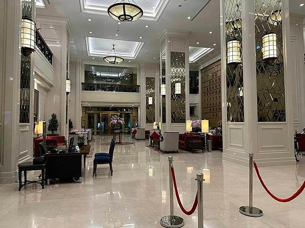 【曼谷】拉查丹利中心酒店 鄰近四面佛地理位置絕佳 房間內空間