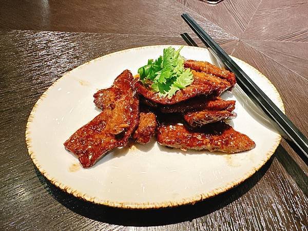 【台北】金蓬萊遵古台菜餐廳 可以帶毛孩一同用餐的米其林一星餐