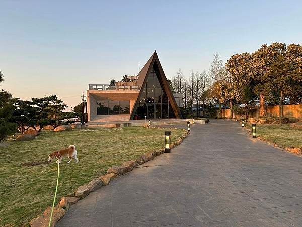 【台中】黑森林景觀咖啡 夕陽x夜景x建築都美得讓人流連忘返