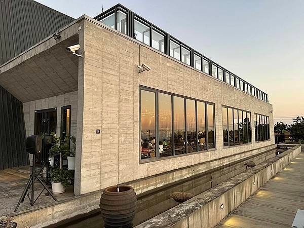 【台中】黑森林景觀咖啡 夕陽x夜景x建築都美得讓人流連忘返