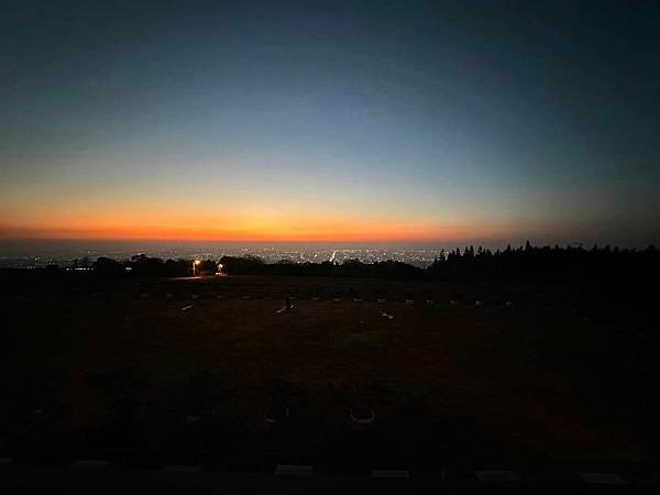 【台中】黑森林景觀咖啡 夕陽x夜景x建築都美得讓人流連忘返
