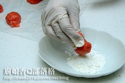 將糯米糰沾點玉米粉.JPG