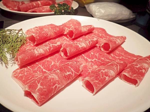 美食 ░ 高雄火鍋【舞古賀鍋物】瑞豐夜市頂級海鮮X高檔肉品和牛吃到飽，饕客們推廣的火鍋首選！_9.jpg