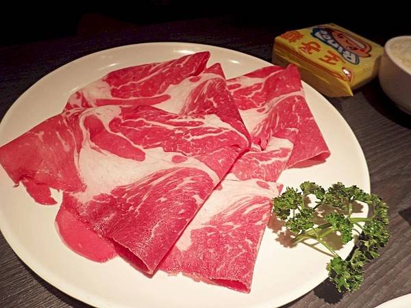 美食 ░ 高雄火鍋【舞古賀鍋物】瑞豐夜市頂級海鮮X高檔肉品和牛吃到飽，饕客們推廣的火鍋首選！_8.jpg