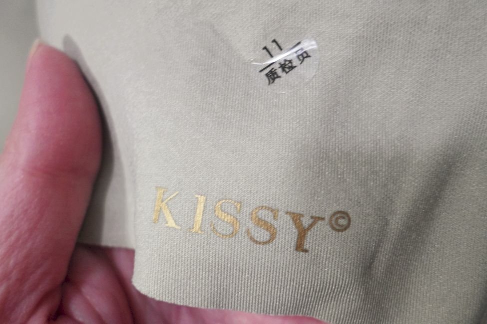  穿搭 ░　kissy taiwan如吻內衣哪裡買？無痕無鋼圈內衣開箱bra top推薦👙，同場附贈養眼猛男照!!!! kissy男性內褲貼身四角褲開箱🩲_28.jpg