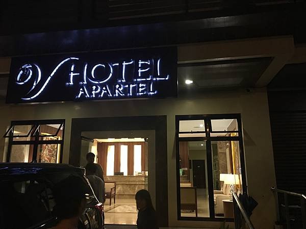V hotel.jpg